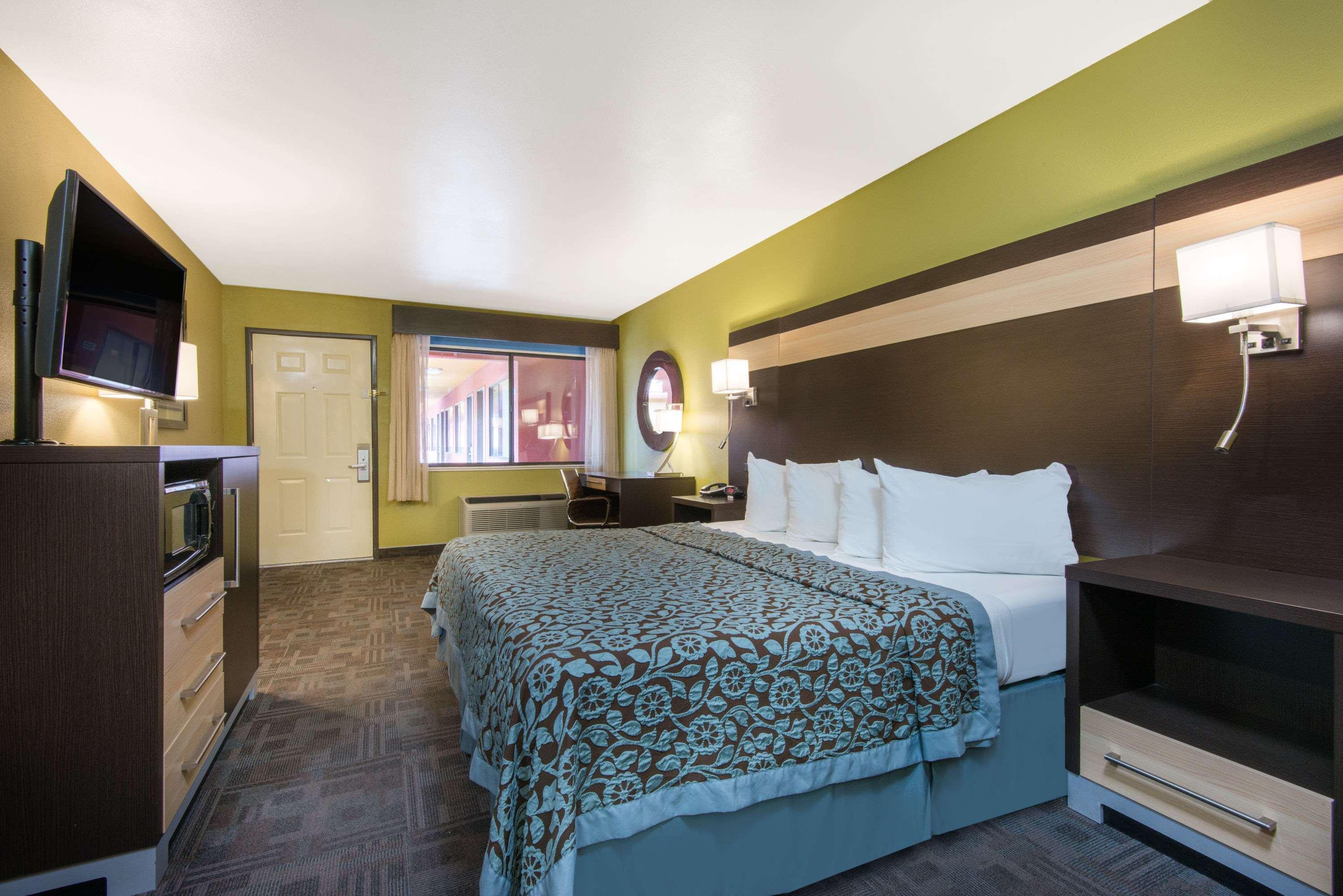 Days By Wyndham Hotel