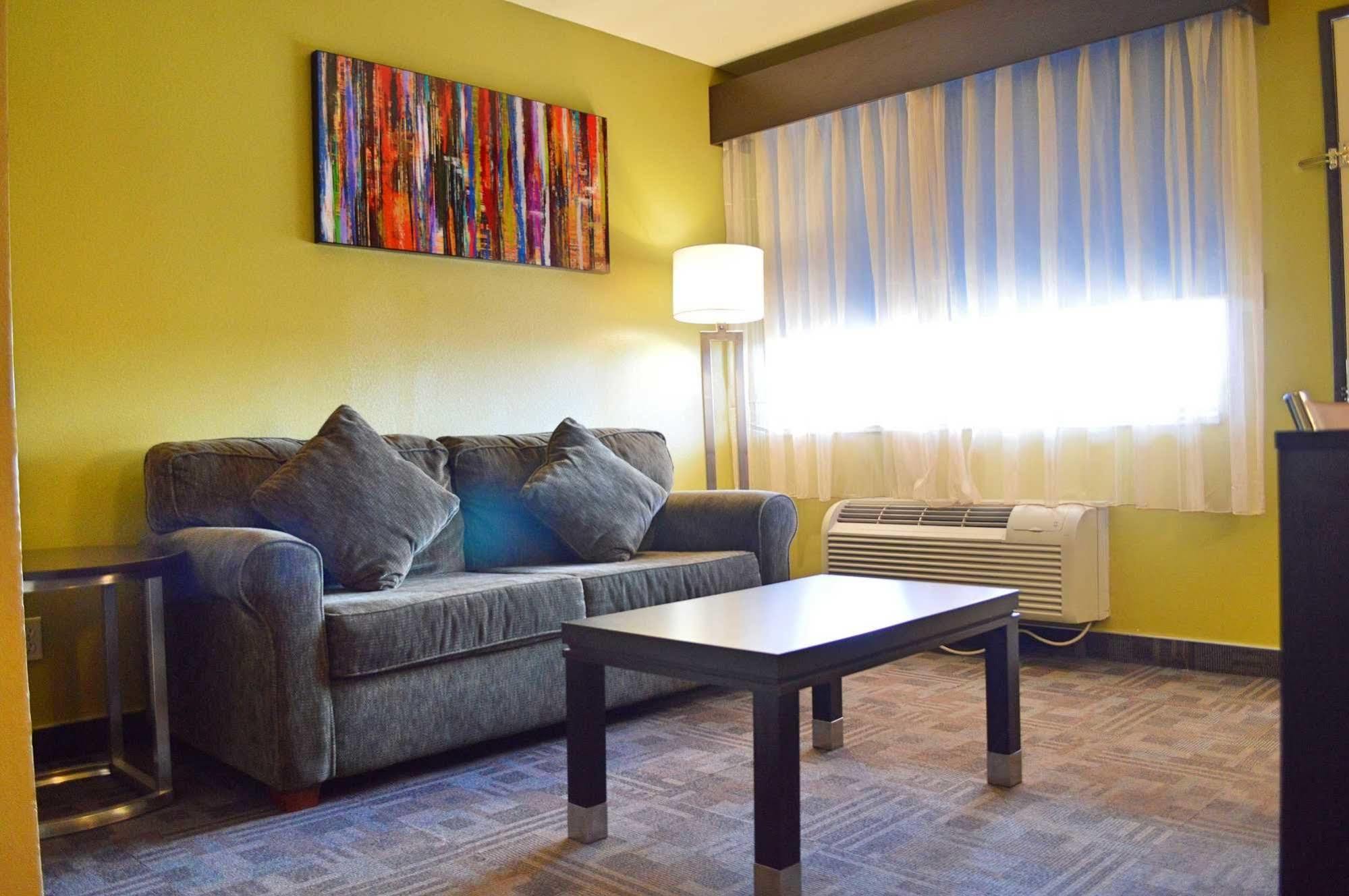 Days By Wyndham Hotel Carlsbad