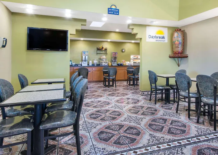 Days Inn By Wyndham Carlsbad